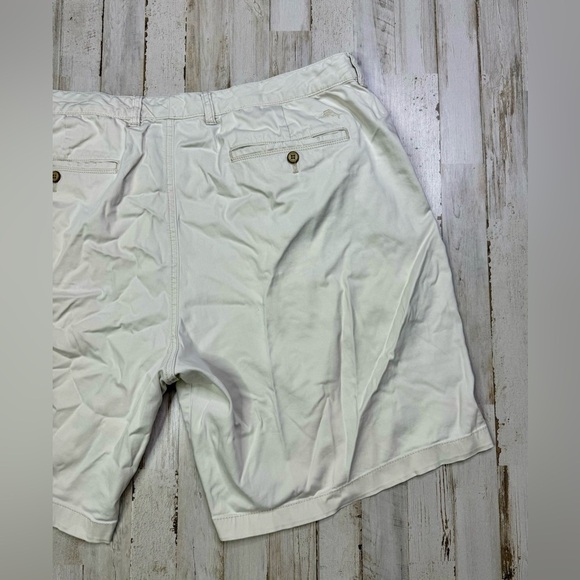 Tommy Bahama Chino Shorts Men's 42 Performance Athletic Cream - Picture 8 of 9